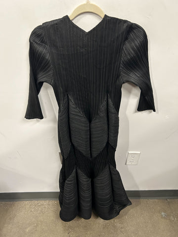 The Sculpted Plissé Midi Dress