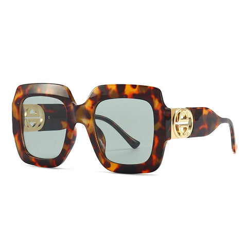 Confident Vintage Oversized Sunglasses